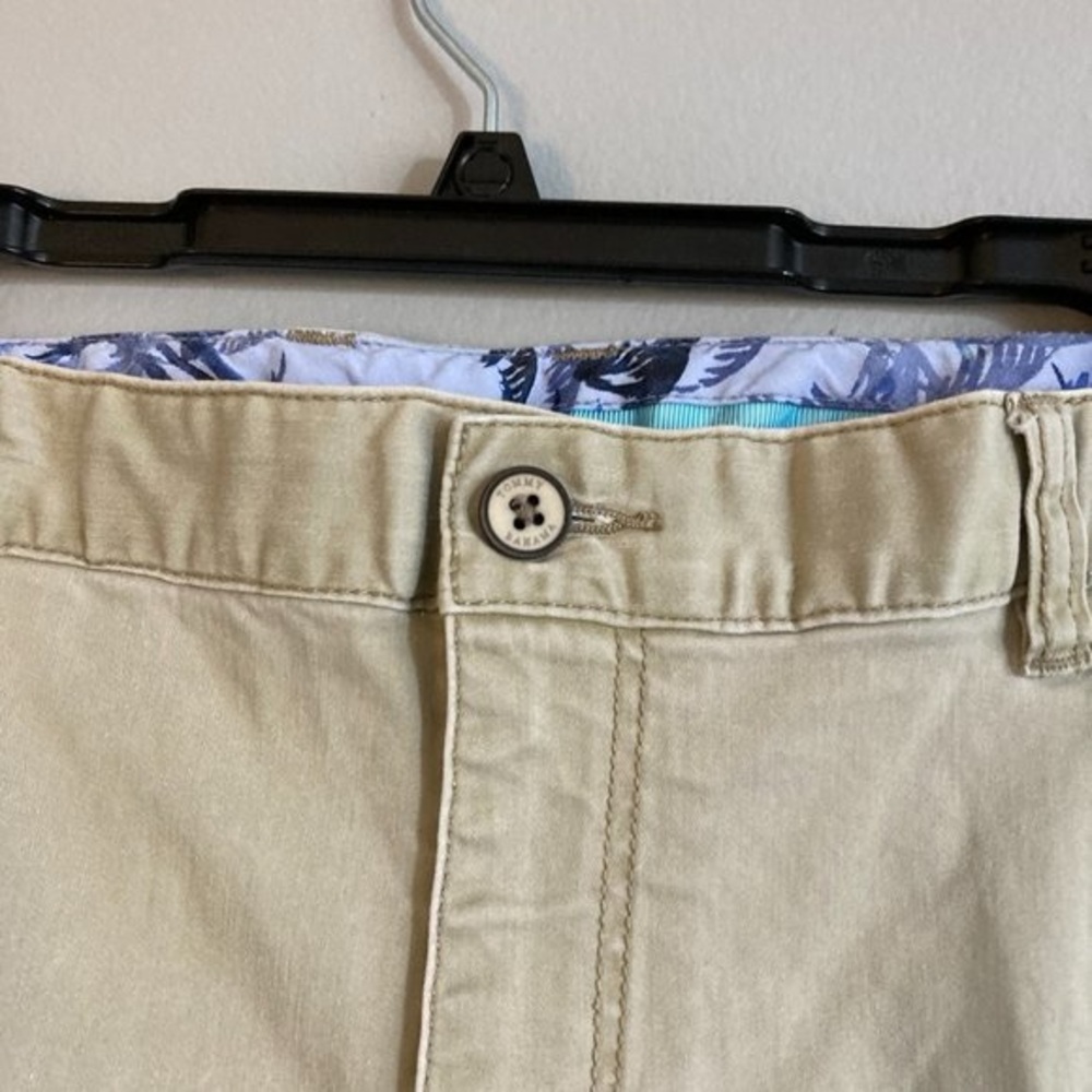 Tommy Bahama Chinos Tan
Size 38